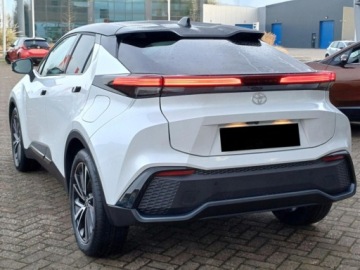 Toyota C-HR II SUV Plug-In 2.0 Hybrid Dynamic Force Plug-in  223KM 2026 Executive 2.0 Plug-in Hybrid Dynamic Force 223KM | Podgrzewane fotele!, zdjęcie 3