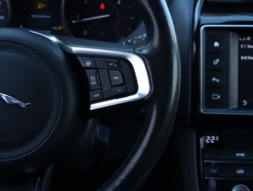 Jaguar F-Pace SUV 2.0 i4D 180KM 2017 Jaguar F-Pace 20d AWD, Serwis ASO, 177 KM, 4X4, zdjęcie 23
