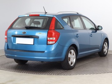 Kia Ceed I SW Facelifting 1.4 DOHC CVVT 90KM 2010 Kia Ceed 1.4 CVVT, Klima, Podgrzewane siedzienia, zdjęcie 4