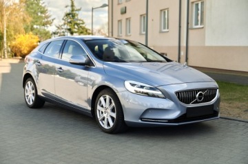 Volvo V40 II Hatchback Facelifting 2.0 D2 120KM 2018 VOLVO V40 INSCRIPTION PANORAMA JASNA SKÓRA AUTOMAT, zdjęcie 10