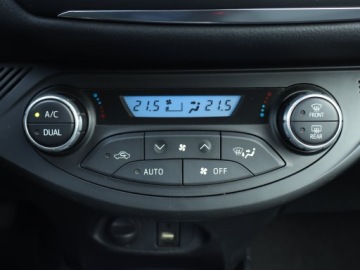 Toyota Yaris III Hatchback 5d Facelifting 2017 1.5 Hybrid 100KM 2018 Toyota Yaris 1.5 Hybrid, Salon Polska, Automat, zdjęcie 11