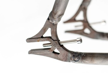 ФИКСИРОВАННАЯ рама гусеницы ВАРШАВЫ, необработанное состояние, фиксация 58 см