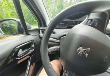 Peugeot 208 I Hatchback 5d Facelifting 1.2 PureTech 82KM 2019 Peugeot 208 Peugeot 208 1.2 PureTech GPF Active SampS 1.2 Benzyna 82KM, zdjęcie 14