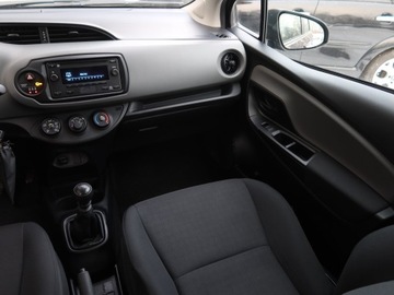 Toyota Yaris III Hatchback 5d Facelifting 2017 1.5 Dual VVT-iE 111KM 2019 Toyota Yaris 1.5 Dual VVT-i, Salon Polska, zdjęcie 7