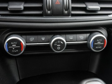 Alfa Romeo Giulia II Sedan 2.0 Turbo 200KM 2016 Alfa Romeo Giulia GD6L276#2.0 Turbo 2 stref klima, zdjęcie 15