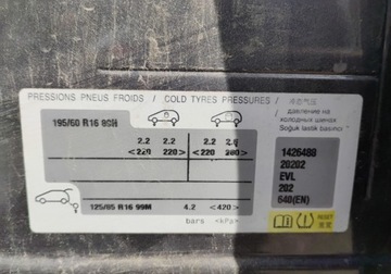 Peugeot 2008 I SUV Facelifting 1.6 BlueHDi 120KM 2016 Peugeot 2008 122016r, 1.6 HDI. Uszkodzony przod 1.6 Diesel 120KM, zdjęcie 15