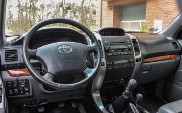 Toyota Land Cruiser IV 3.0 D-4D 173KM 2007 Toyota Land Cruiser 3,0D-4D Bezwypadkowy Salon PL 3.0 Diesel 173KM, zdjęcie 8