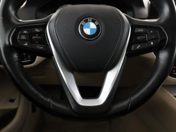 BMW Seria 5 G30-G31 Touring 520d 190KM 2018 BMW 520 4x4 automat pamorama full LED jasne skóry, zdjęcie 20