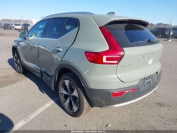 Volvo XC40 2024 Volvo XC 40 B5 Plus Bright Theme 2024 2.0 Benzyna 247KM, zdjęcie 2