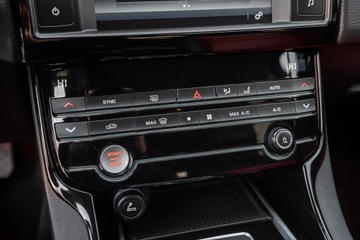 Jaguar XE Sedan 2.0 i4 180KM 2016 Jaguar XE 2.0d 180PS AWD R-Sport 119tys km serwis bezwypadek Gwarancja, zdjęcie 16