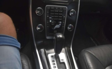 Volvo S80 II Sedan 2.0 D3 163KM 2012 Volvo S80 Volvo S80 D4 Geartronic Momentum 2.0 Diesel 163KM, zdjęcie 12