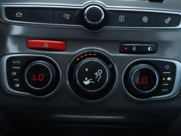 Citroen C4 II Hatchback 5d Facelifting 1.6 VTi 120KM 2015 Citroen C4 1.6 VTi, Salon Polska, Klima, zdjęcie 15