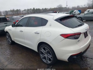 Maserati Levante 2021 Maserati Levante S 2021 3.0 Benzyna 424KM, zdjęcie 2
