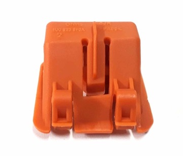 КРОНШТЕЙН ОПОРЫ КАПОТА SKODA 1U0823570A