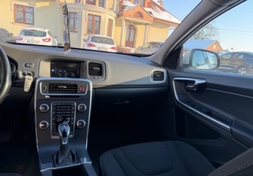 Volvo V60 I Kombi Facelifting 2.0 D4 DRIVE-E 181KM 2015 Volvo V60 2.0 Diesel 181KM, zdjęcie 10