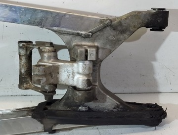 Wahacz kiwak oś koła tył 52100-ML7-690 Honda VFR 750 RC24 1986-1989r