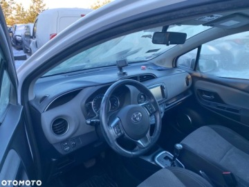 Toyota Yaris III Hatchback 5d Facelifting Hybrid 100KM 2015 Toyota Yaris 1.5 Hybrid 2015r/ automat, zdjęcie 4