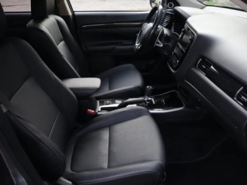 Mitsubishi Outlander III SUV Facelifting 2017 2.0 150KM 2017 Mitsubishi Outlander 2.0, Salon Polska, zdjęcie 8
