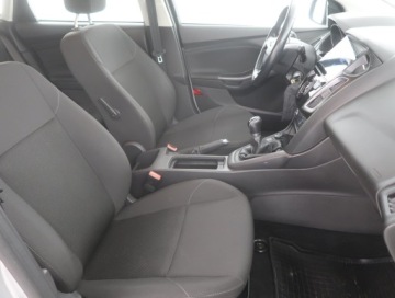 Ford Focus III Hatchback 5d facelifting 1.0 EcoBoost 100KM 2015 Ford Focus 1.0 EcoBoost, Klima, Parktronic, zdjęcie 8