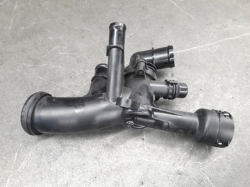 04L121111M VW TRUBKA POUZDRO TERMOSTATU T6.1 CRAFTER