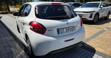 Peugeot 208 I Hatchback 5d Facelifting 1.2 PureTech 82KM 2018 Peugeot 208 1.2 Benzyna 82KM, zdjęcie 3