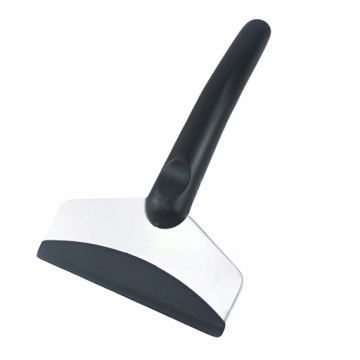 Автомобильный скребок не рисует к бокалу ледяного мороза.