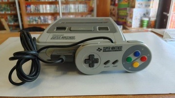 KONSOLA NINTENDO SNES + PAD - USZKODZONA
