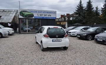 Toyota Aygo I Hatchback 5d Facelifting 1.0 VVT-i 68KM 2013 Toyota Aygo Klimatyzacja Nawigacja TOM TOM Elektryczne Szyby Benzyna 68KM, zdjęcie 7