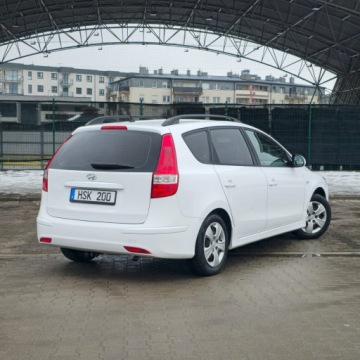 Hyundai i30 I CW Facelifting 1.4 DOHC 109KM 2011 Hyundai i30 1.4 Benzyna Blue Classic Manual 109KM, zdjęcie 13