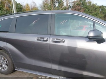 Toyota Sienna III 2023 Toyota Sienna 2023 Toyota Sienna LE AWD 8-Passenger 2.5 Benzyna 189KM, zdjęcie 6