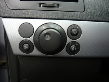 Opel Astra H Hatchback 5d 1.6 Twinport ECOTEC 105KM 2005 Opel Astra 1.6 105 KM , AUTOMAT , Twinport - WARTO, zdjęcie 16