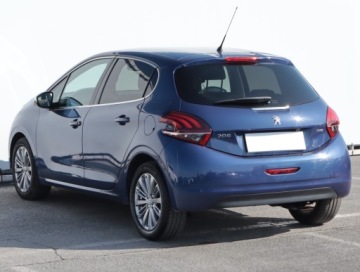 Peugeot 208 I Hatchback 5d Facelifting 1.2 PureTech 110KM 2017 Peugeot 208 1.2 PureTech, Klima, Klimatronic, zdjęcie 3