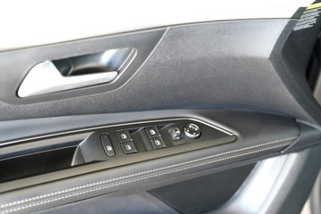 Peugeot 5008 II Crossover Facelifting 1.6 PureTech 180KM 2023 Peugeot 5008 GT kamera Skora adc NawI, zdjęcie 13