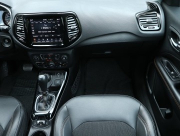 Jeep Compass II SUV 1.4 Multiair 170KM 2019 Jeep Compass 1.4 MultiAir, Salon Polska, zdjęcie 7