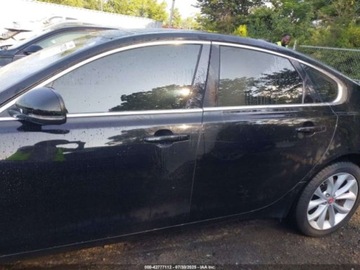 Jaguar XF II 2018 Jaguar XF 25T Premium 2018 2.0l 2.0 Benzyna 247KM, zdjęcie 2