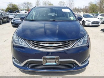 Chrysler Pacifica II 2018 Chrysler Pacifica Hybrid Touring Plus 2018 3.6 Hybryda 260KM, zdjęcie 7