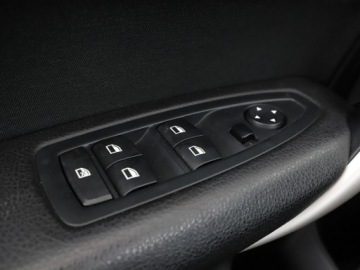 BMW Seria 1 F20-F21 Hatchback 5d Facelifting 2015 120d 190KM 2016 BMW 120 2.0d Automat Advantage Nawigacja, zdjęcie 35