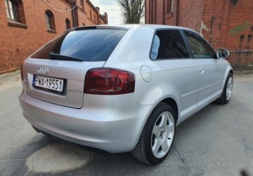 Audi A3 8P Hatchback 3d 2.0 TDI CR 140KM 2009 Audi A3 3-drzwiowe BOSE Tempomat GetHelp 2.0 Diesel 140KM, zdjęcie 3