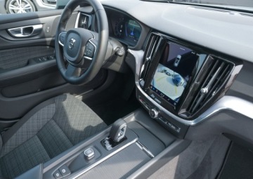 Volvo V60 II  2024 Volvo V60 2,0T 177 aut Hak Ogrz,Kier.+4xFotele Kamera DVD DAB NFC perła TOP, zdjęcie 12