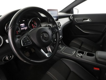 Mercedes CLA C117 Shooting Brake 1.6 200 156KM 2016 Mercedes CLA 200 Automat Navi Czujniki parkowania, zdjęcie 13