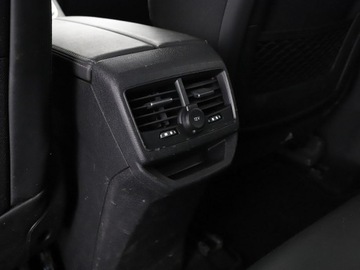 Peugeot 3008 II Crossover 1.5 BlueHDI 130KM 2020 Peugeot 3008 1.5 HDi Automat Allure Nawigacja, zdjęcie 38