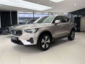 Volvo XC40 Crossover Plug-In Facelifting 1.5 T4 211KM 2022 Volvo XC 40 T4 Start Plug In Kamera cofania Ambiente Nawigacja CarPlay