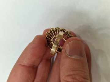 Złoty pierścionek/ 585/ 9.49 gram/ R14/ Różowy Topaz
