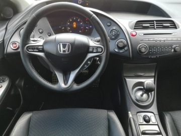 Honda Civic VIII Hatchback 3d 1.8 i-VTEC 140KM 2010 Honda Civic 1.8 I-VTEC 140KM Klimatronic Tempomat, zdjęcie 14
