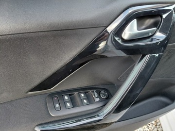 Peugeot 208 I Hatchback 5d Facelifting 1.2 PureTech 82KM 2019 Peugeot 208 Klimatyzacja Kamera Komputer Tempomat 1.2 Benzyna 82KM, zdjęcie 10