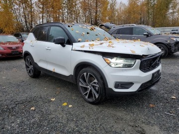 Volvo XC40 2022 Volvo XC 40 T5 R-Design 2022 2.0 Benzyna 248KM, zdjęcie 4