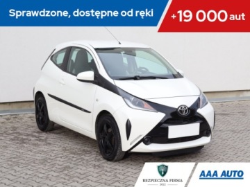 Toyota Aygo I Hatchback 5d Facelifting 1.0 VVT-i 68KM 2014 Toyota Aygo 1.0 VVT-i, Salon Polska