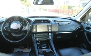 Jaguar F-Pace SUV 2.0 i4D 180KM 2016 Jaguar F-Pace 2.0 Diesel 180KM, zdjęcie 11