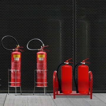 МЕТАЛЛИЧЕСКИЙ ДЕРЖАТЕЛЬ ДЛЯ ХРАНЕНИЯ ОГНЕТУШИТЕЛЯ