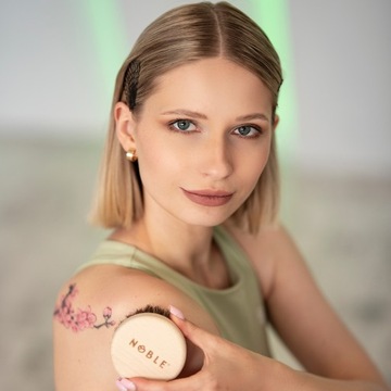 Набор из 2 щеточек для сухого массажа для груди, шеи и лица Delicate Noble